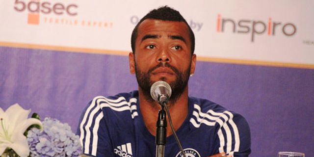 Ashley Cole Tak Sabar Berduel Dengan Ronaldo