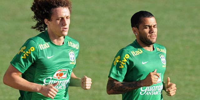 Dani Alves Dukung Barca Rebut David Luiz Dari Mourinho