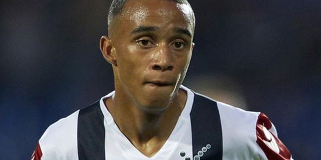 Arsenal dan United Berlomba Kejar Tombak Muda Belanda