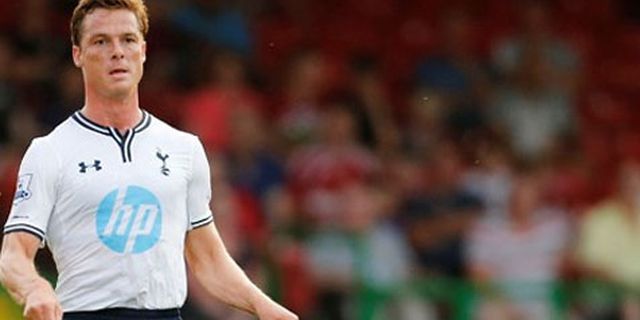 Fulham Rekrut Parker Dari Tottenham