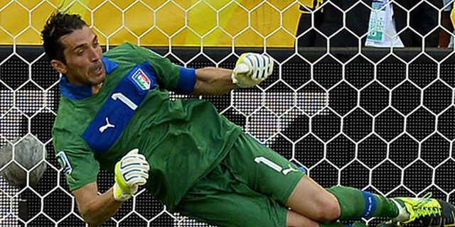 Buffon Tetap Jadi Prioritas Prandelli di Usia Senja Buffon Tetap Jadi Prioritas Prandelli di Usia Senja