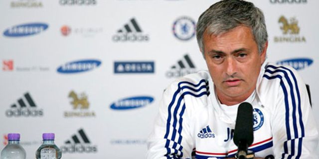 Mourinho: Moyes Bisa Imbangi Kesuksesan Fergie Mourinho: Moyes Bisa Imbangi Kesuksesan Fergie