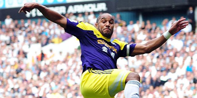 Ashley Williams Tolak Pinangan Arsenal