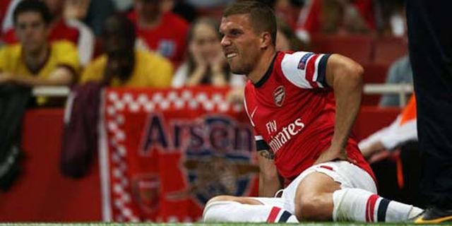 Podolski Jadi Tumbal Kemenangan Arsenal Podolski Jadi Tumbal Kemenangan Arsenal