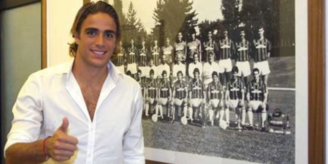 Matri Bangga Warisi Nomor Punggung Legendaris Milan