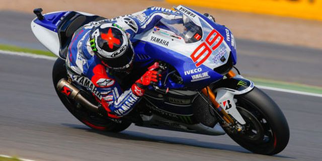 Sengit vs Marquez, Lorenzo Juarai MotoGP Inggris