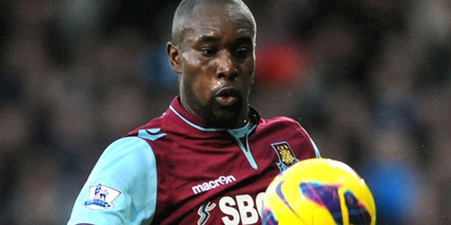 Krisis Striker, West Ham Kembali Tarik Carlton Cole Krisis Striker, West Ham Kembali Tarik Carlton Cole
