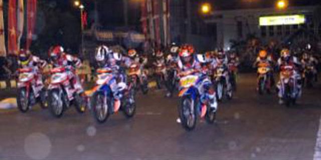 Makassar Siap Balap Malam Yamaha Cup Race 2013