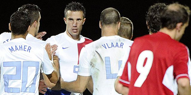 Review: RVP Beri Tiket Belanda ke Piala Dunia 2014