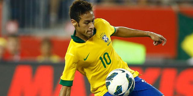 Pele Sarankan Neymar Tetap Kenakan Jersey Nomor 10