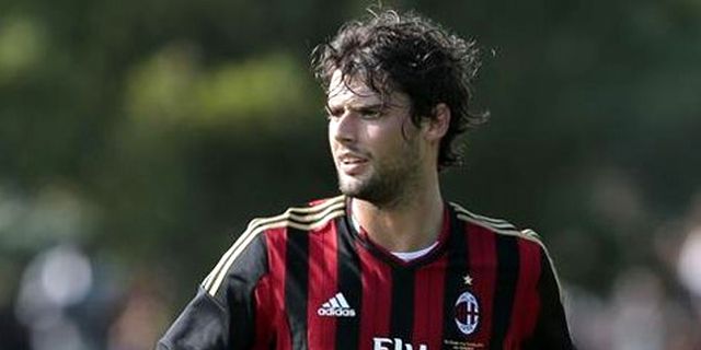 Demi Milan, Poli Bersedia Jadi Full-back Dadakan