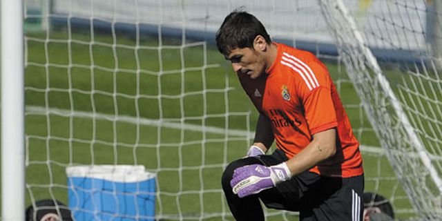 Diego Lopez Mengais Dukungan Untuk Casillas