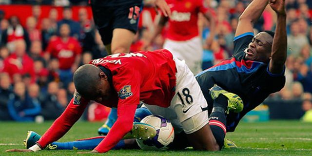 Lama Absen, Ashley Young Pamer Aksi Diving Lagi