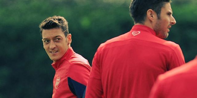 'Arsenal Mau Juara, Ozil Saja Tak Cukup'