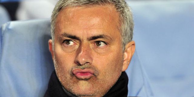 Chelsea Kalah, Mourinho Salahkan Beknya