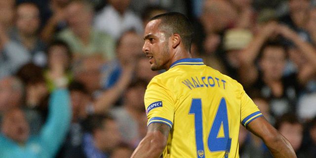 Voli Dahsyat Walcott (Arsenal) vs Marseille