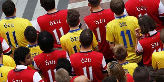 Laga Arsenal vs Stoke Diserbu Ozil Laga Arsenal vs Stoke Diserbu Ozil