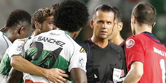 Bikin Kontroversi, Wasit Elche-Madrid Dibekukan!