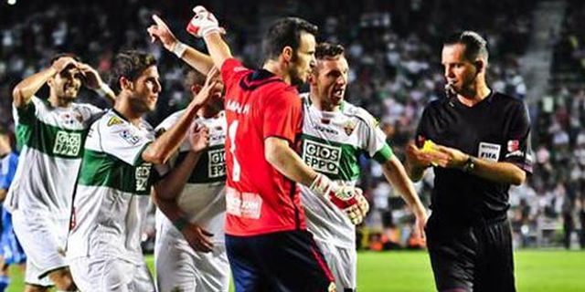 Kapten Elche Curigai Wasit dan Madrid