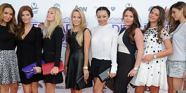 Parade Kecantikan WAGs Manchester United di Acara Amal Parade Kecantikan WAGs Manchester United di Acara Amal