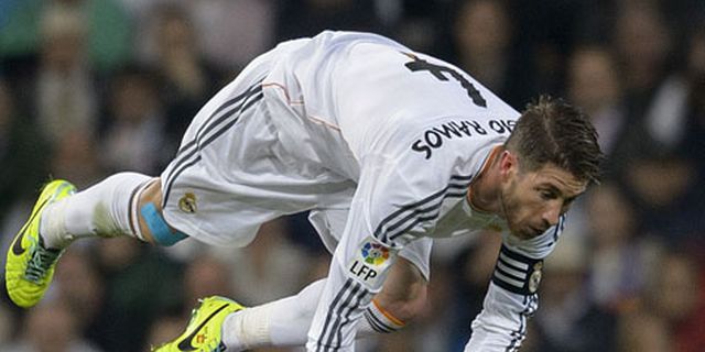 Kenakan Sepatu Spesial di Derby Madrid, Ramos Malah Kalah