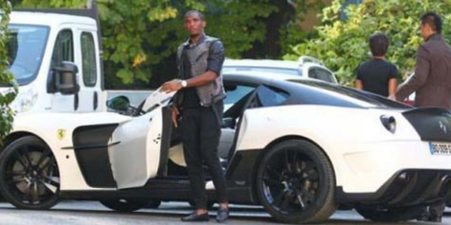 Eto'o Kirim Empat Mobil Mewahnya ke Chelsea