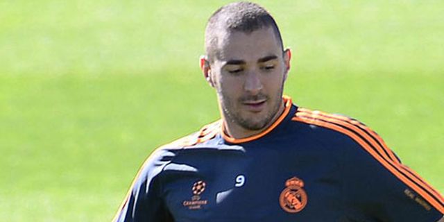 Dibanjiri Kritikan Internal, Benzema Tetap Legawa