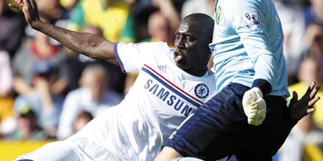 Mourinho Beber Perbedaan Fungsi Demba Ba dan Eto'o