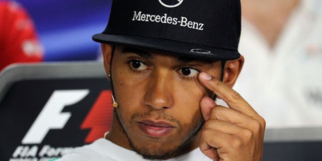 Hamilton Klarifikasi Komentar Negatifnya Soal Vettel