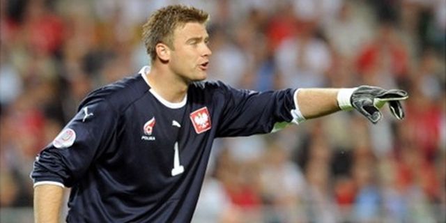 Kiper Polandia Cetak Gol Akrobatik di Sesi Latihan Kiper Polandia Cetak Gol Akrobatik di Sesi Latihan