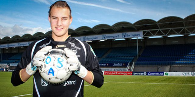 'New Peter Schmeichel' Jadi Rebutan Duo Manchester