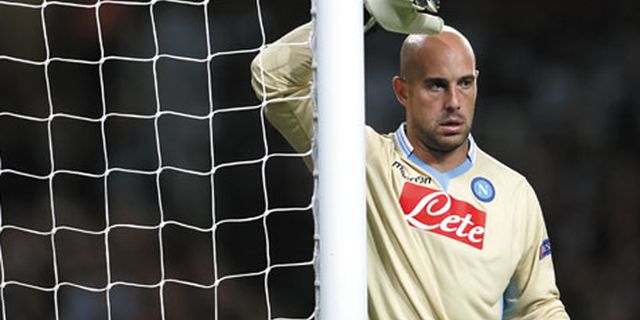 Reina: Saya Tidur Mengenakan Jersey Balotelli Reina: Saya Tidur Mengenakan Jersey Balotelli