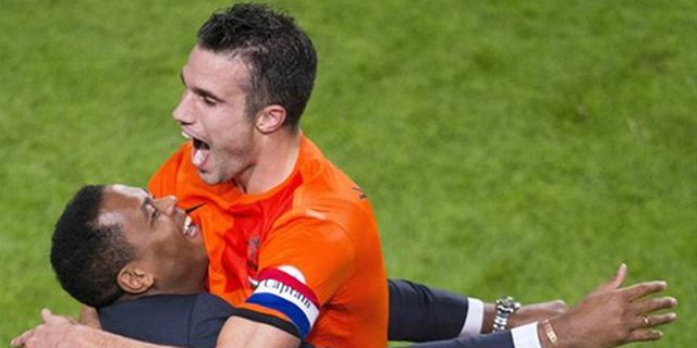 Van Persie Kaget Bisa Pecahkan Rekor Kluivert Van Persie Kaget Bisa Pecahkan Rekor Kluivert