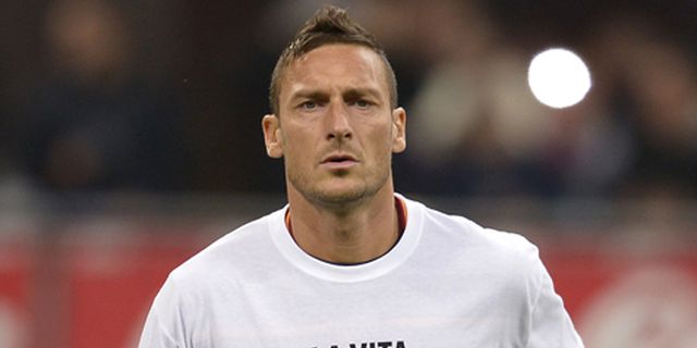 Totti Tergoda Batalkan Pensiun Demi Azzurri Totti Tergoda Batalkan Pensiun Demi Azzurri