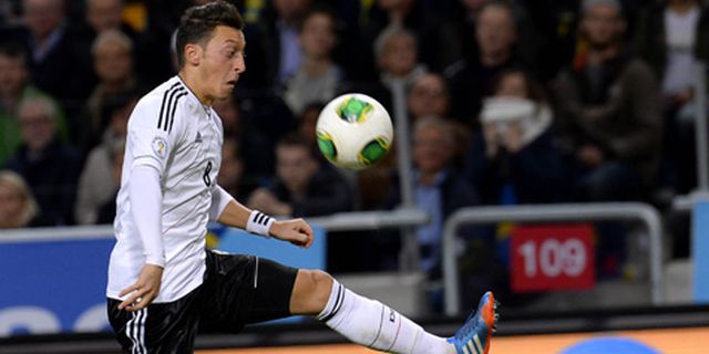 Ozil Cedera, Arsenal Ketakutan Ozil Cedera, Arsenal Ketakutan