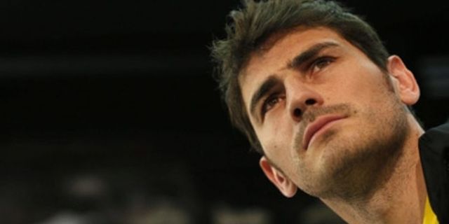 Fans Barca Sambut Khusus Casillas di El Clasico