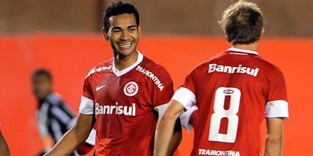 Video: Kandidat Gol Bunuh Diri Terbaik Dari Liga Brasil Video: Kandidat Gol Bunuh Diri Terbaik Dari Liga Brasil