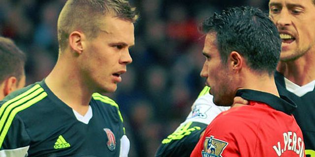 RVP dan Shawcross Bertikai di Lorong Old Trafford