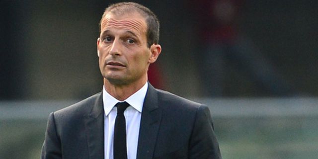 Allegri Pede Tak Bakal Ditendang Berlusconi