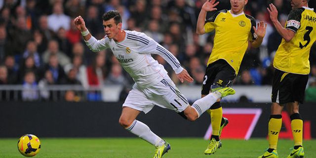 Performa Apik Bale Tercoreng Aksi Diving Performa Apik Bale Tercoreng Aksi Diving