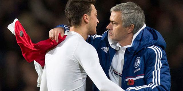Untuk Siapakah Mourinho Berburu Jersey Ozil? Untuk Siapakah Mourinho Berburu Jersey Ozil?