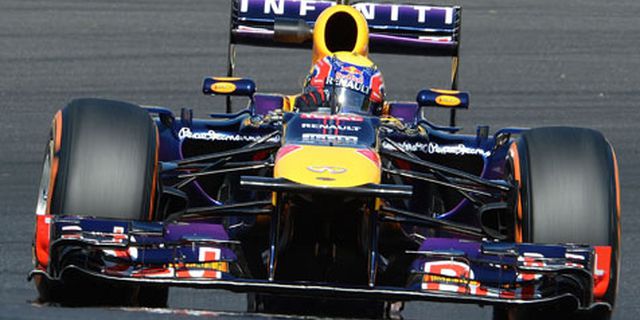 Mark Webber Rebut Pole Formula 1 GP Abu Dhabi