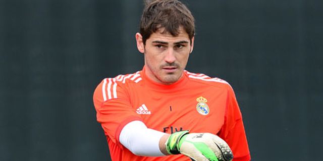 Figo Tak Berani Sarankan Casillas Untuk Hengkang