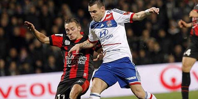 Banyak Pemain Cedera, Napoli Datangkan Mantan Pemain Lyon Banyak Pemain Cedera, Napoli Datangkan Mantan Pemain Lyon