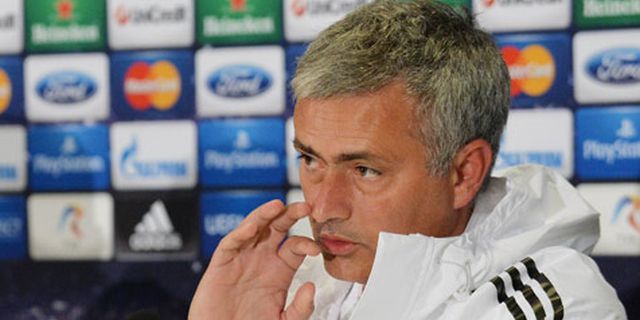 Mourinho: Mau Bermain, Ashley Cole Harus Berjuang