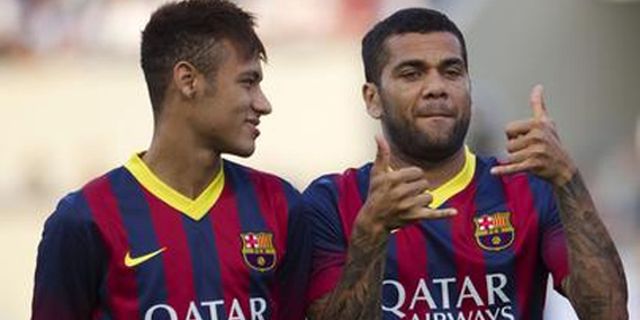 Terlalu Terkenal, Alves dan Neymar Menyamar Saat Jalan-Jalan
