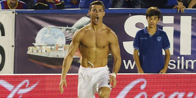 Ronaldo Ogah Jual Celana Dalam ke Fans Barca dan Man City