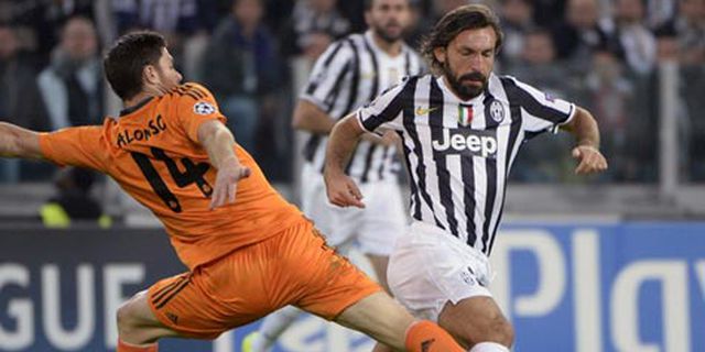 Ancelotti Bantah Pertukaran Pirlo-Alonso