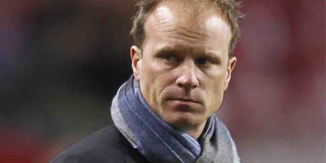 Bergkamp: MU Tak Tulis Ulang Sejarah Sepakbola