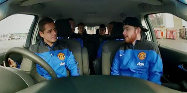 Video: Aksi Beatbox Chicharito dan Lindegaard di Dalam Mobil Video: Aksi Beatbox Chicharito dan Lindegaard di Dalam Mobil